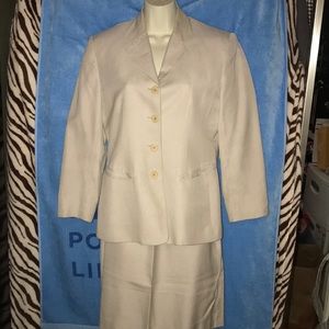 Evan Picone cream size 4 suit jacket and skirt set